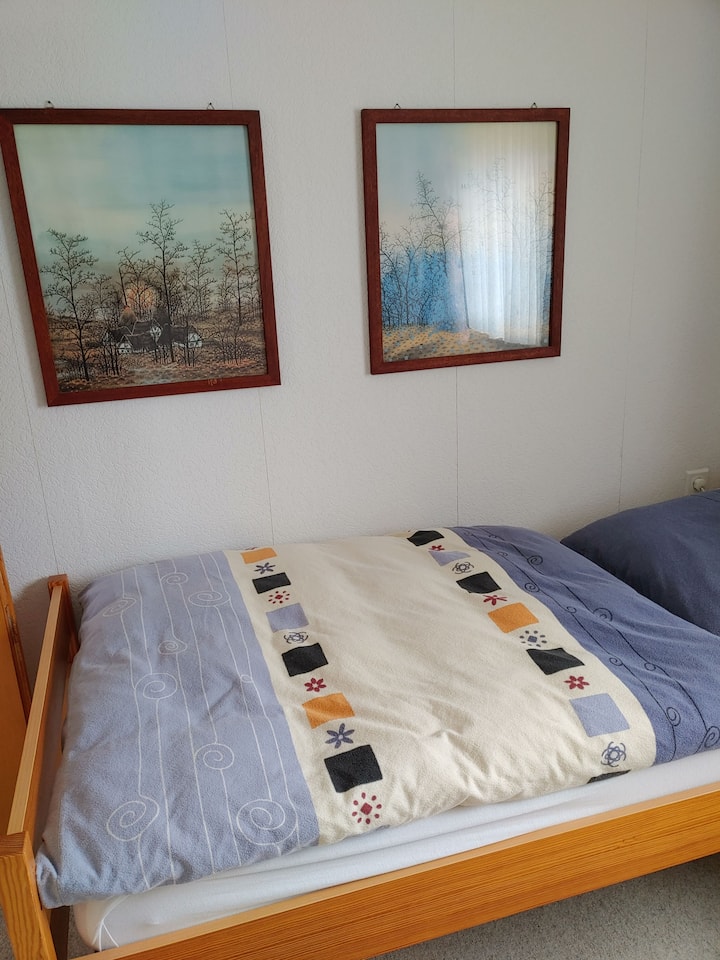 Bedroom 2 with 2 single beds