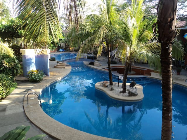 Cocomarindo-Ground floor in front of the pool