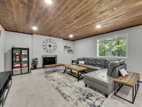 Newly Renovated Lakeview Oasis!