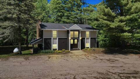 Newly Renovated Lakeview Oasis!
