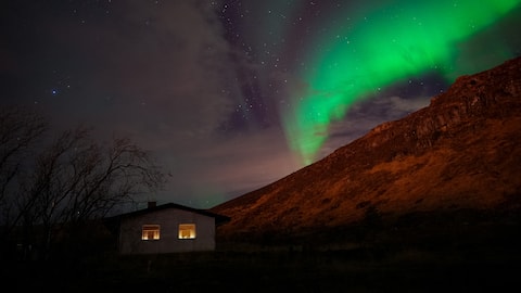 Kamburinn Cottage with hot tub and sauna