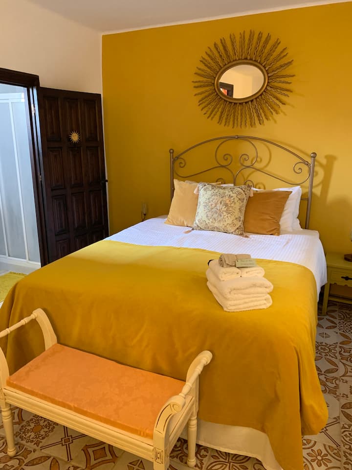 الغرفة الصفراء