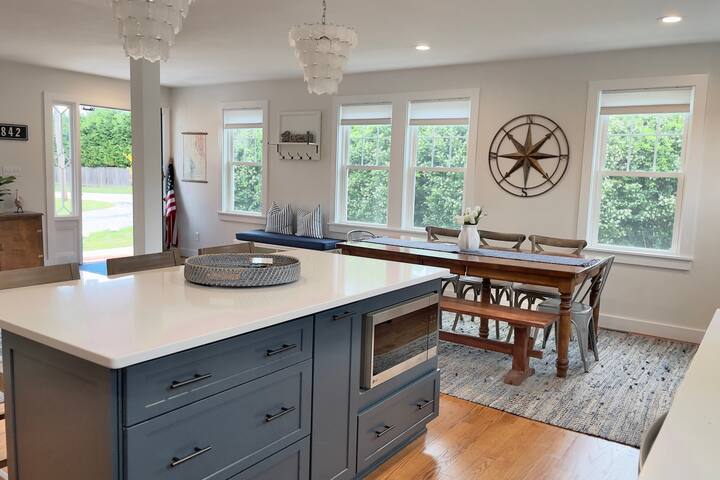 Steps from Beach and Minutes to Downtown! gallery image 4