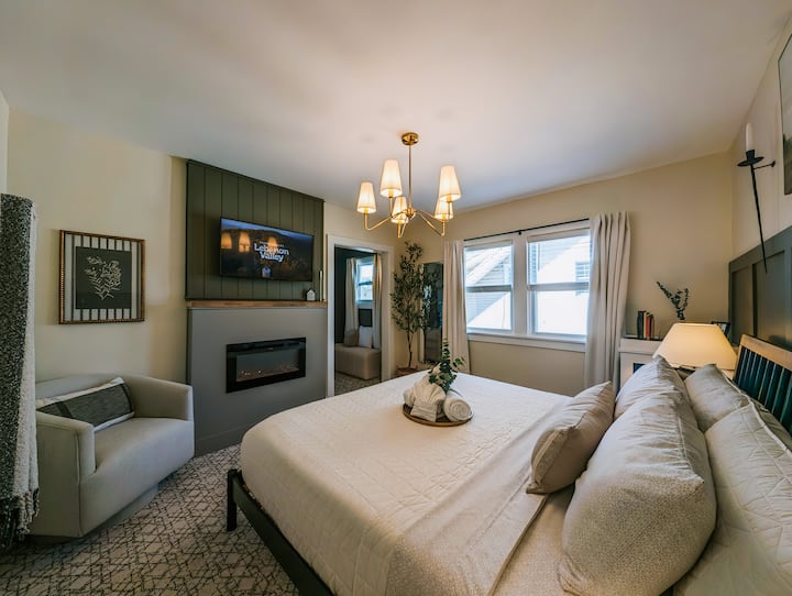 2nd Floor

Primary King Bedroom 2
Brand New Everything!
King Memory Foam Mattress
43" Smart TV
Cozy Electric Fireplace!
Complimentary Netflix/Hulu
Bedside Charging
Towels, Hand Towels, Wash Cloths
Dresser, Hangers
