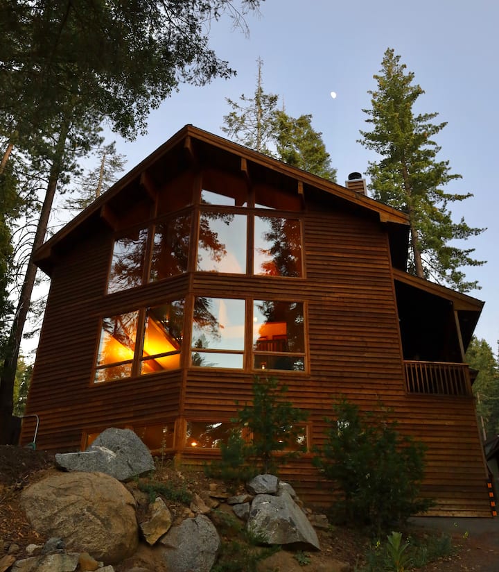 Clouds Rest RetreatInside Yosemite National Park! Chalets for Rent
