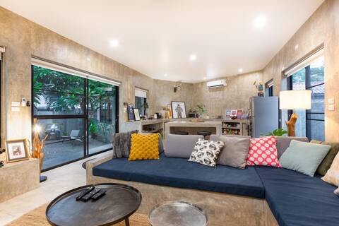 Artist Villa! Private Pool * Huge Kitchen & Garden