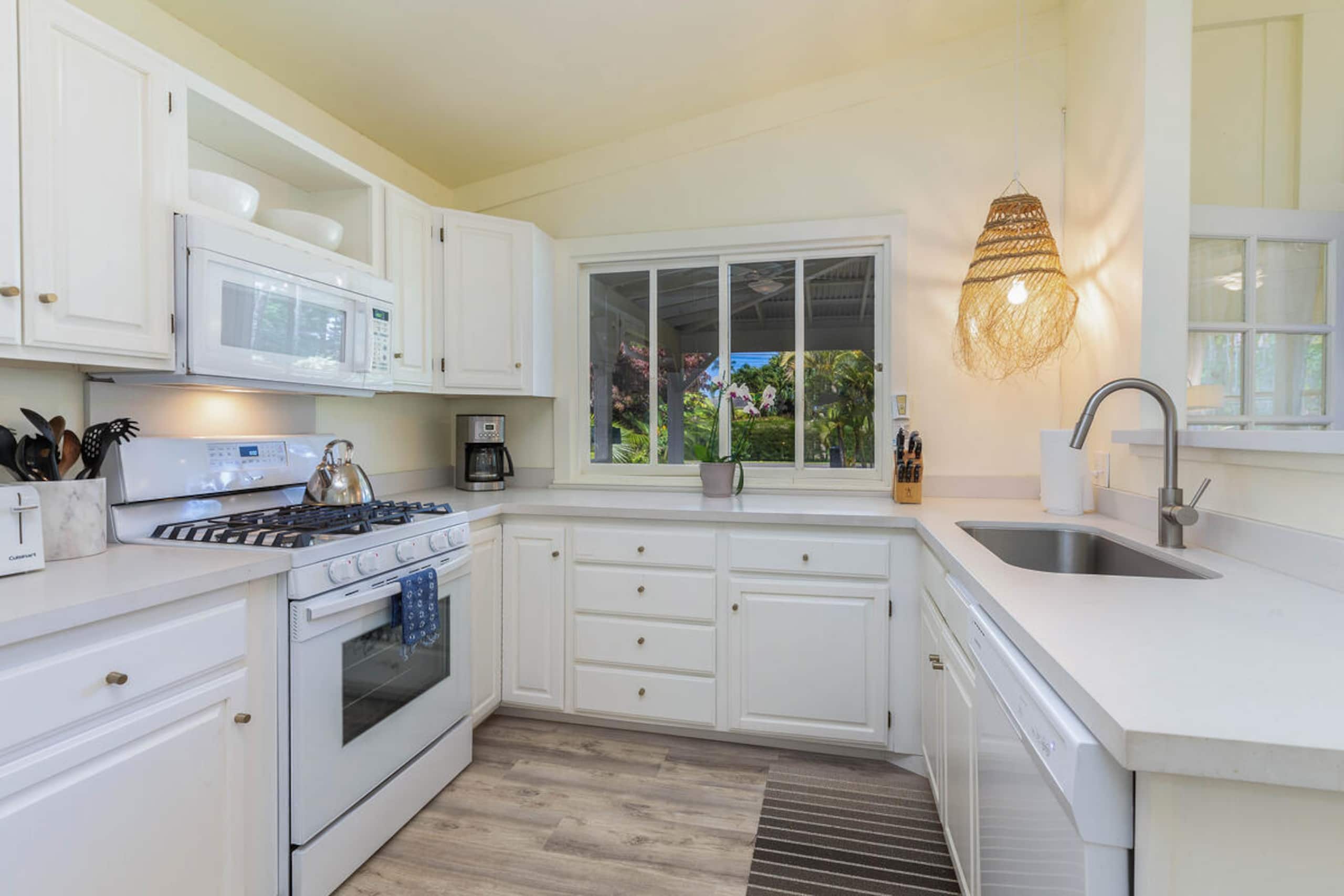 Home in Hanalei · ★4.99 · 3 bedrooms · 4 beds · 2 baths - Image 6