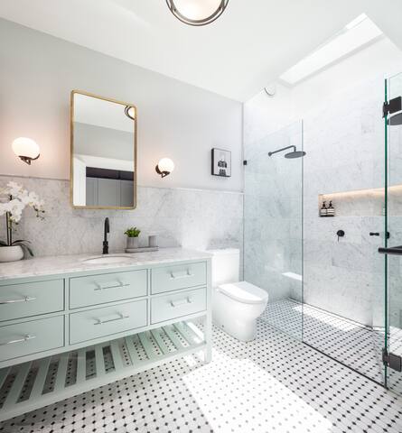 Award-winning style in top city fringe location gallery image 4