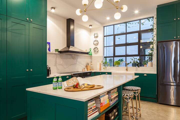 Award-winning style in top city fringe location gallery image 2