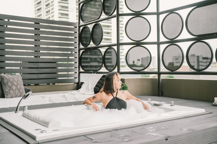Outdoor Jacuzzi Huge Terrace | 2 Lux BR 7 Min BTS