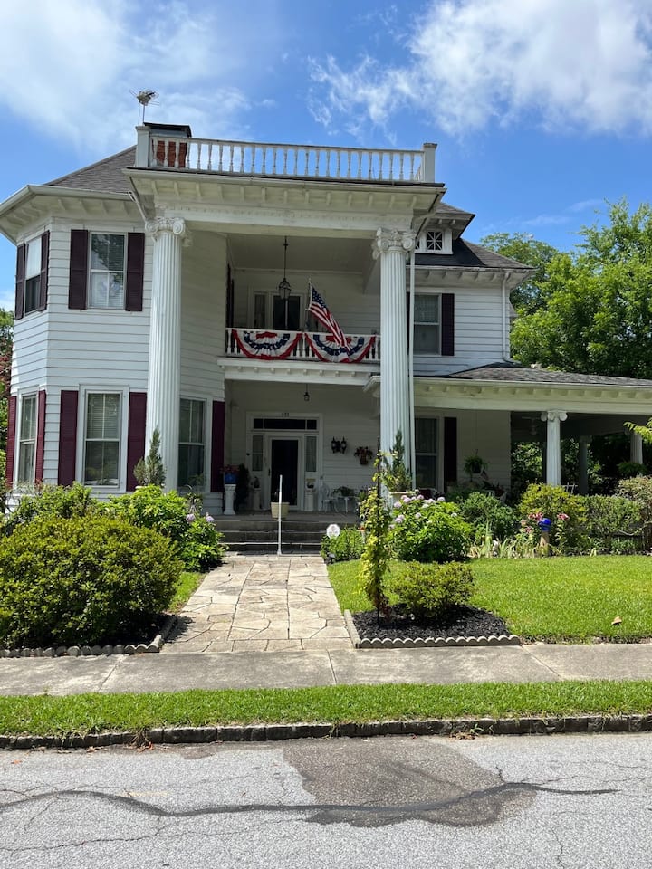 The Marshall House of 1895 Purple Room Houses for Rent in Greenwood, South Carolina, United