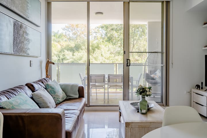 Stunning 2 bed Parramatta |Gym|Free Parking gallery image 3