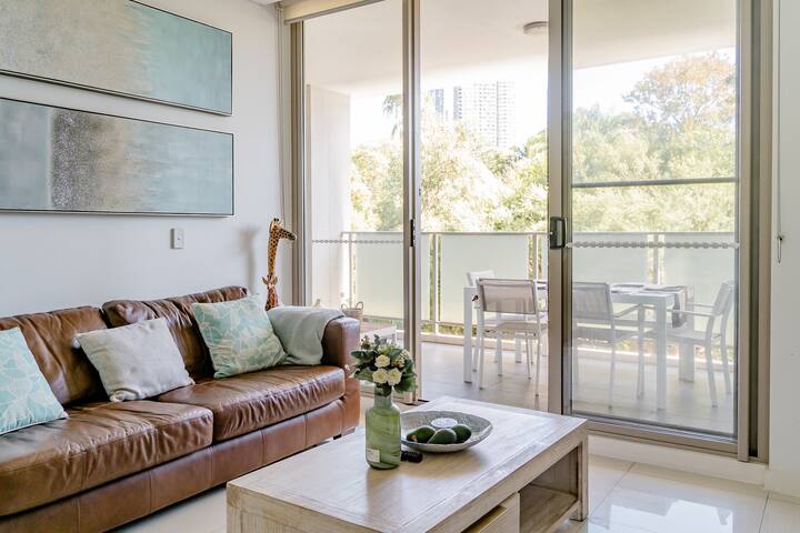 Stunning 3 bed apt in Parramatta|Free parking|Gym|