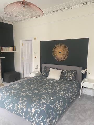 Beautiful Victorian family house gallery image 5