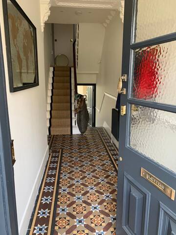 Beautiful Victorian family house gallery image 2