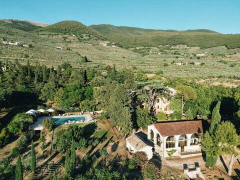 17th C. Villa Giulia: large panoramic pool, events