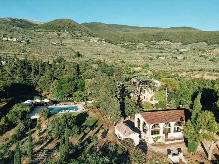 17th C. Villa Giulia: large panoramic pool, events