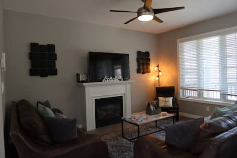 Popular Airbnb listing: Beautiful Smitty Shores in Grand Bend ........ in Lambton Shores