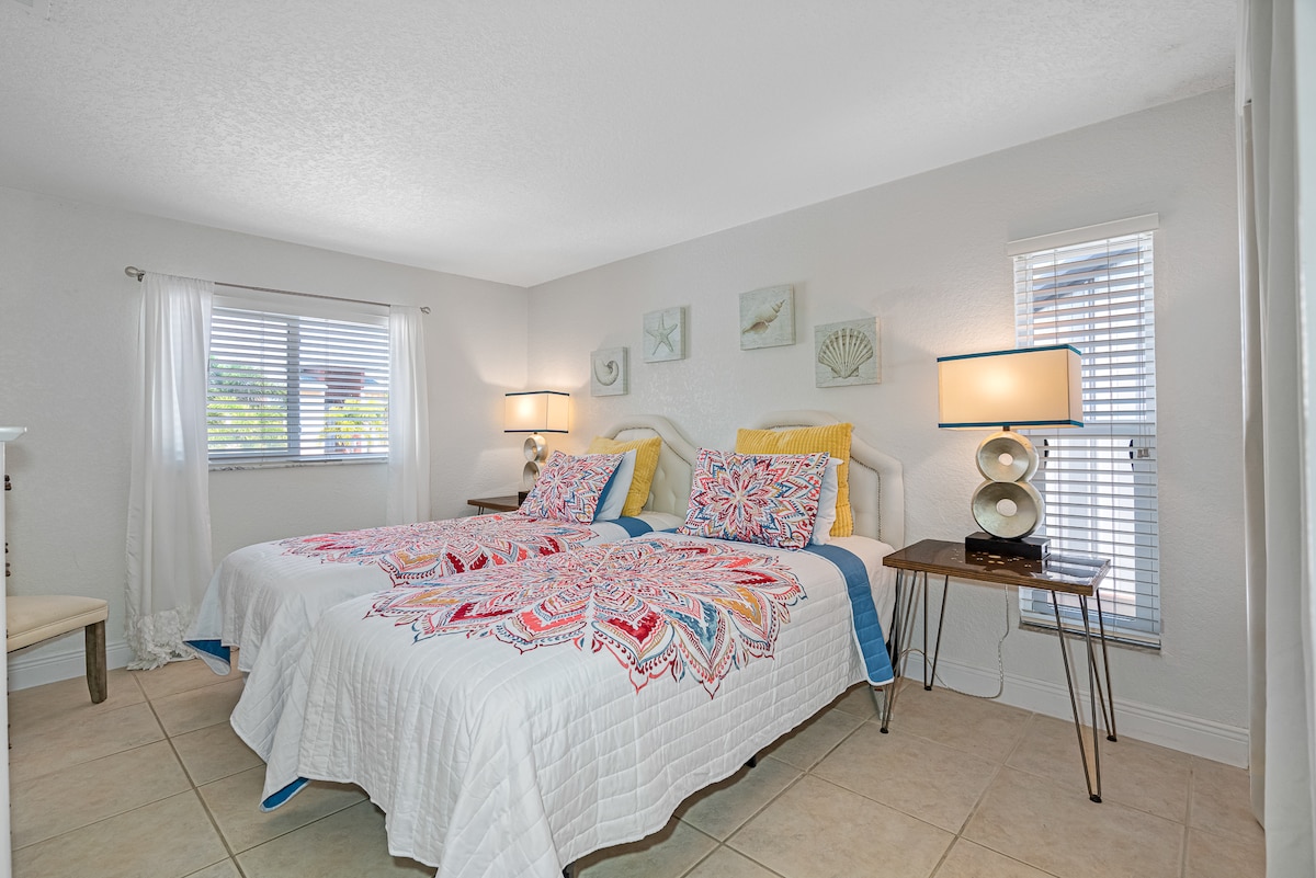 Bedroom 1 with twin beds
