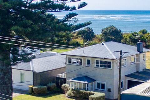 Taranaki Beach House - Great Sea Views