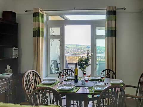 Successful Airbnb property: Sea Esta at the Whitehouse Estuary views & Parking in Teignmouth