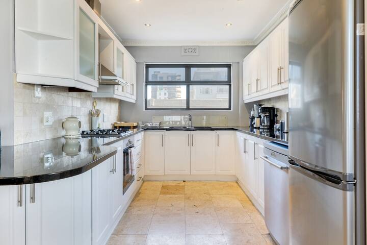 Backup-Powered Atlantic Sea-view Penthouse gallery image 5