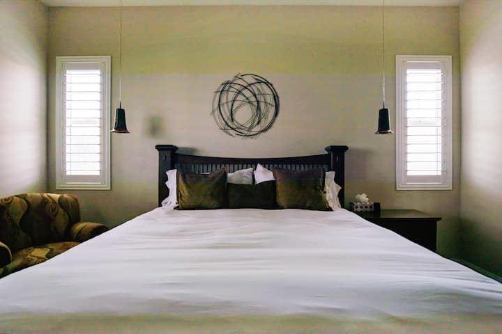 Dhoma e gjumit #1.  Cal King. 