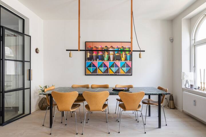 Bright, modern and central home gallery image 3