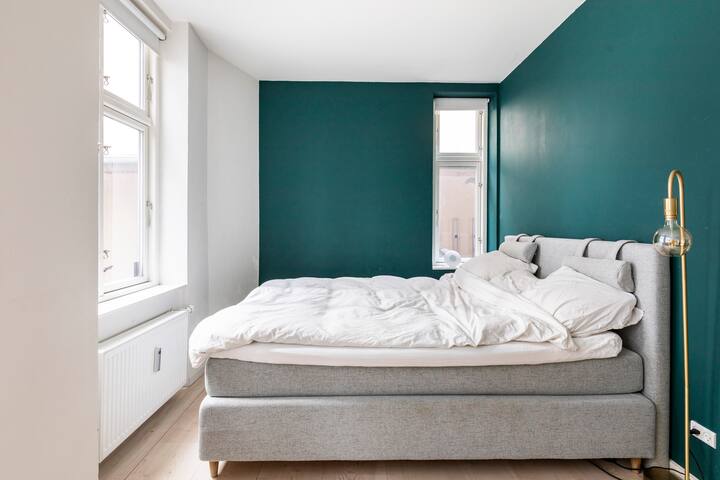 Bright, modern and central home gallery image 5