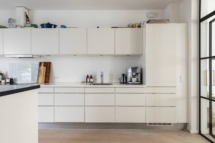 Bright, modern and central home gallery image 4