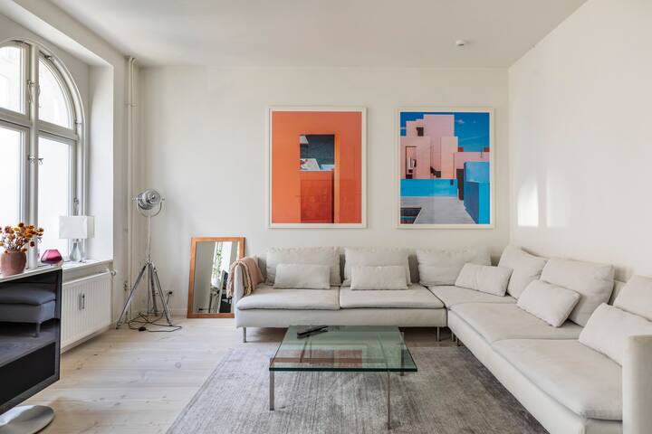 Bright, modern and central home gallery image 2