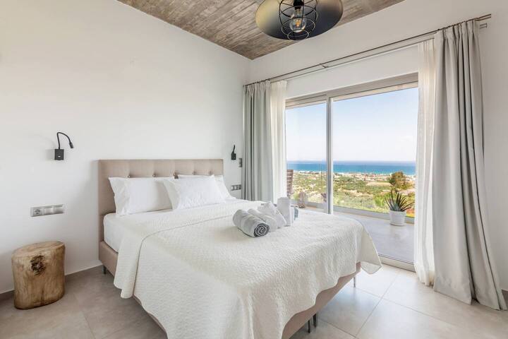 Breathtakig views – heated pool – sauna gallery image 4