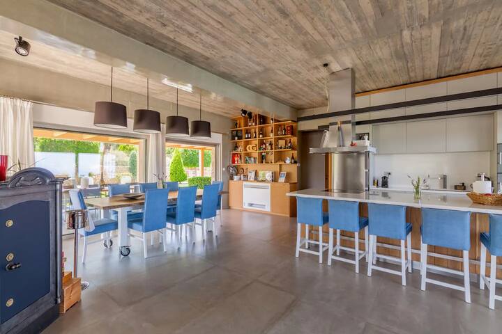 Breathtakig views – heated pool – sauna gallery image 3