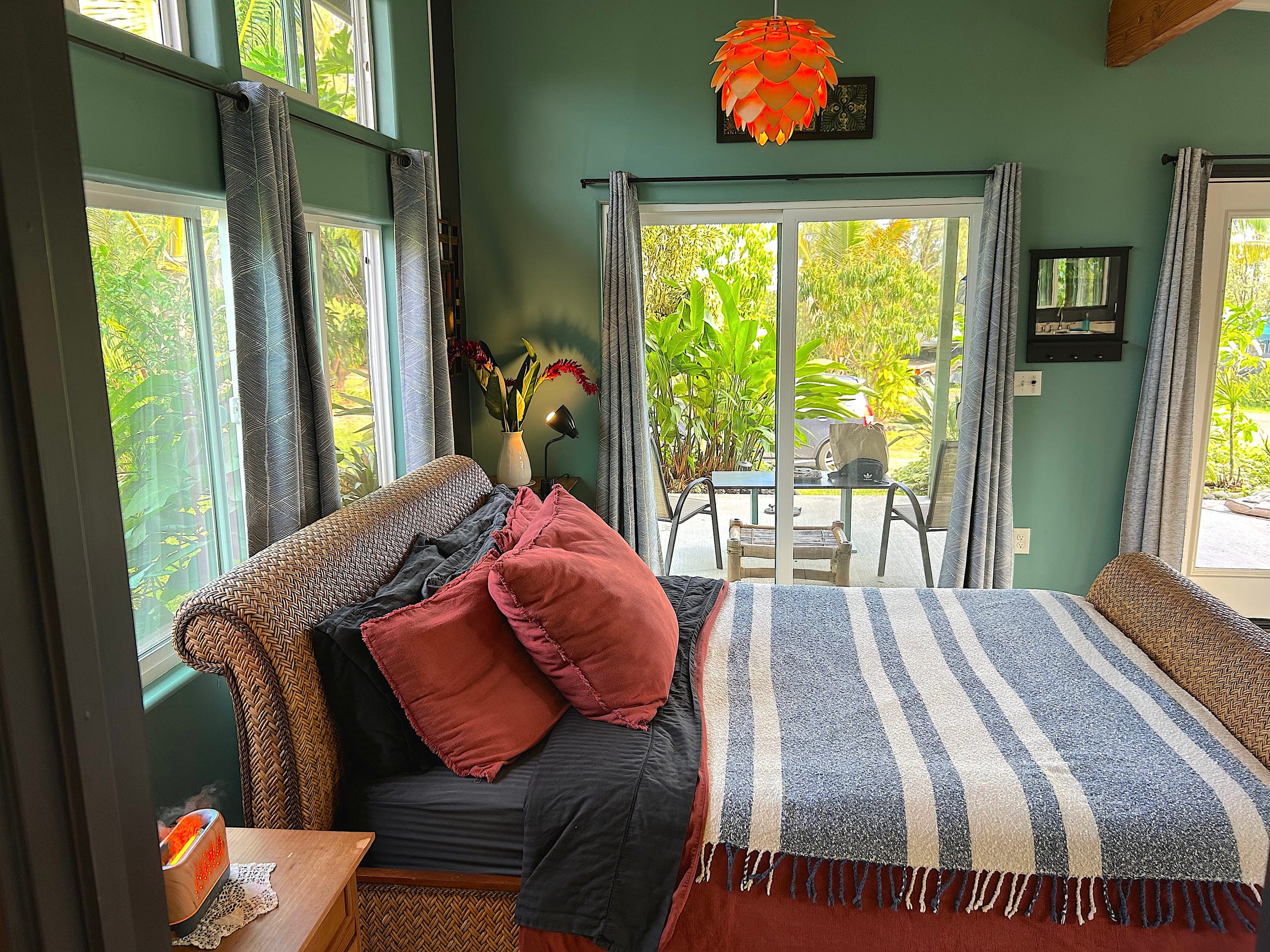 Home in Pahoa · ★4.88 · 1 bedroom · 1 bed · 1 bath - Image 16