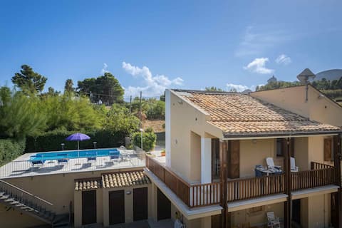 Annuncio Airbnb popolare: Villa Irene Villa. Punta Pispisa a Castellammare Del Golfo