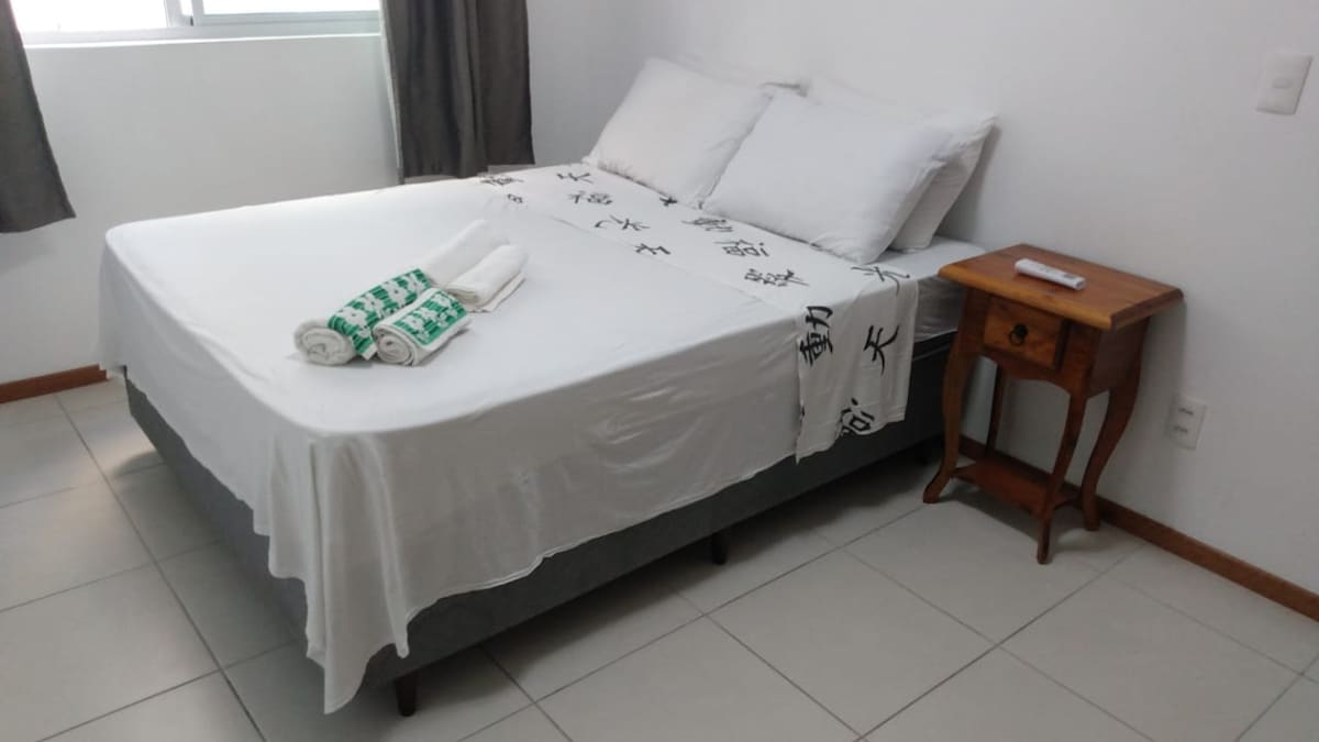 en-suite box bed
bed linen not included, please see