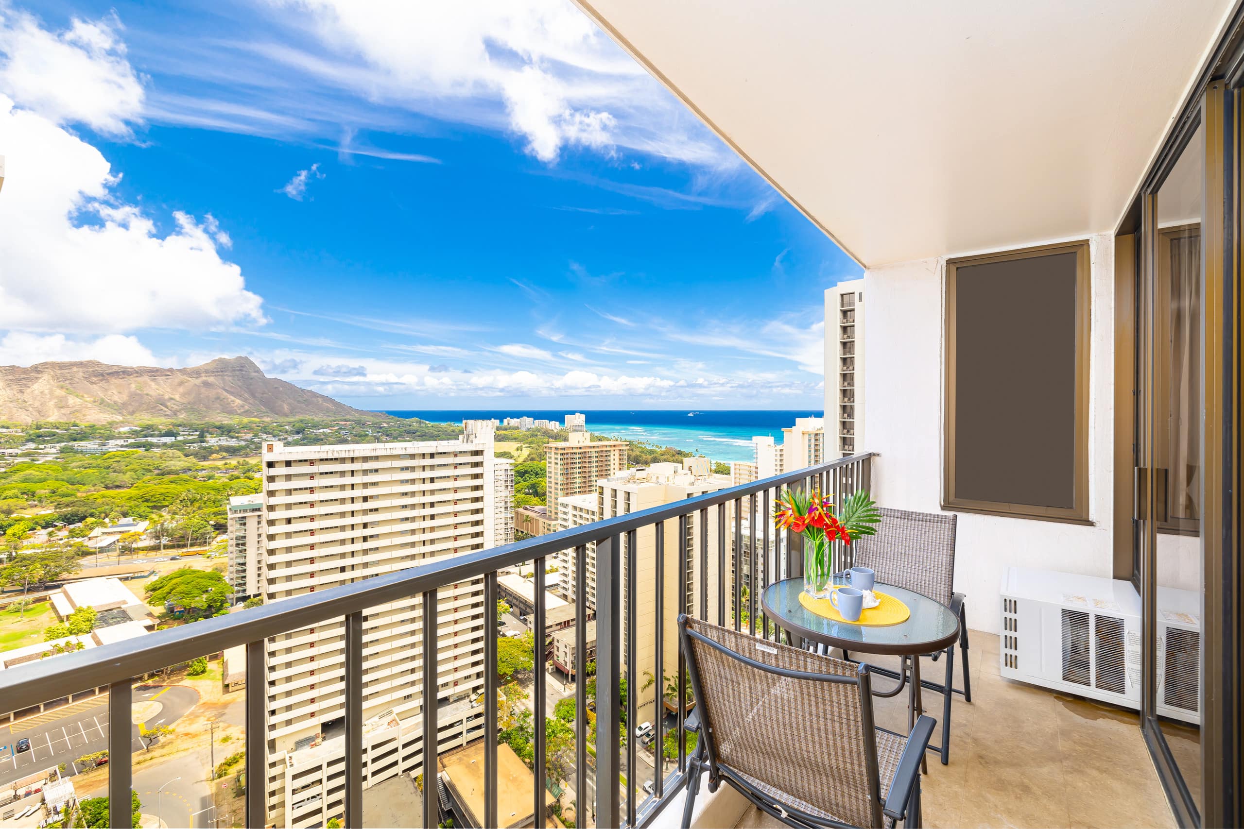Condo in Honolulu · ★4.79 · 1 bedroom · 3 beds · 1 private bath - Image 15