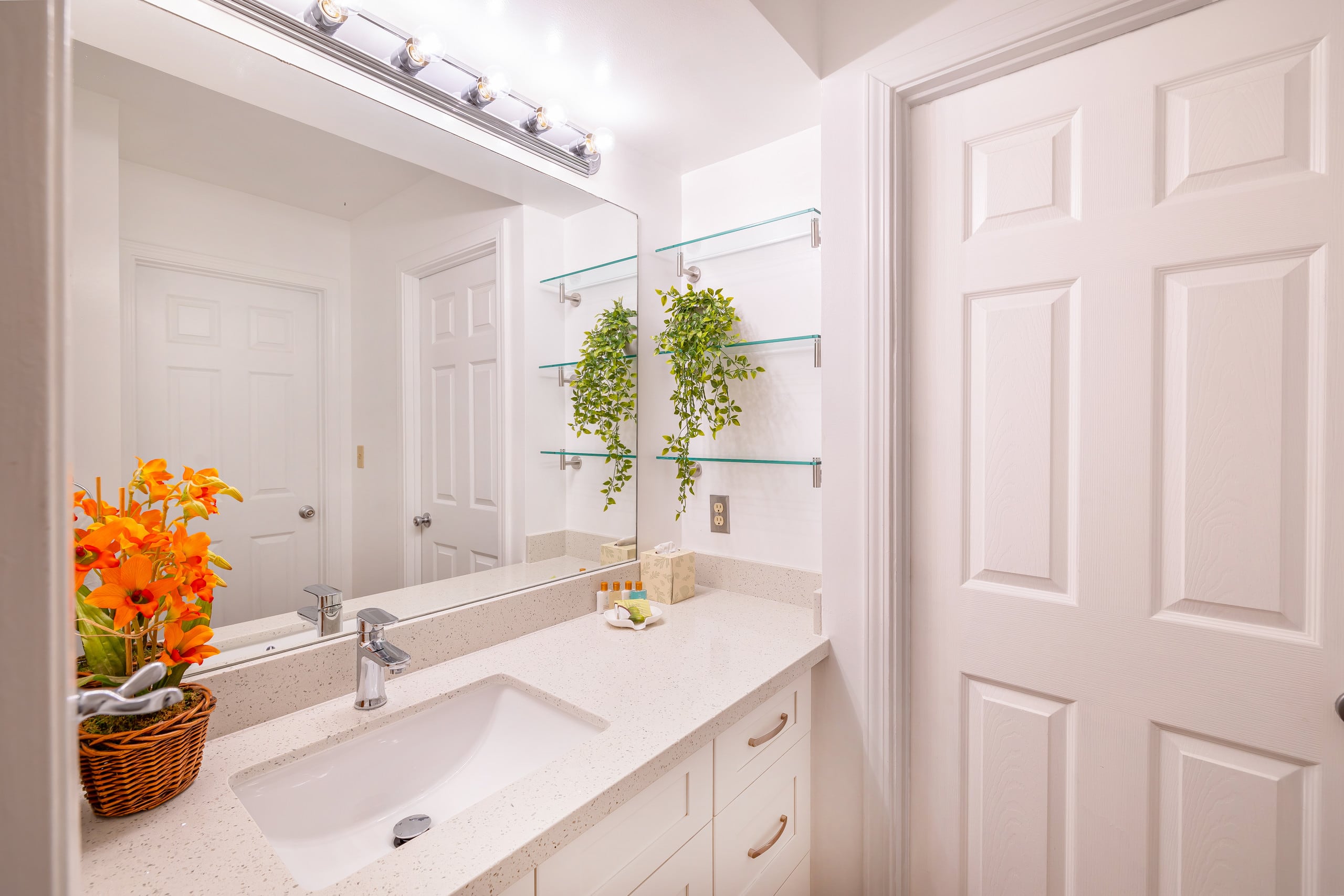 Condo in Honolulu · ★4.79 · 1 bedroom · 3 beds · 1 private bath - Image 13
