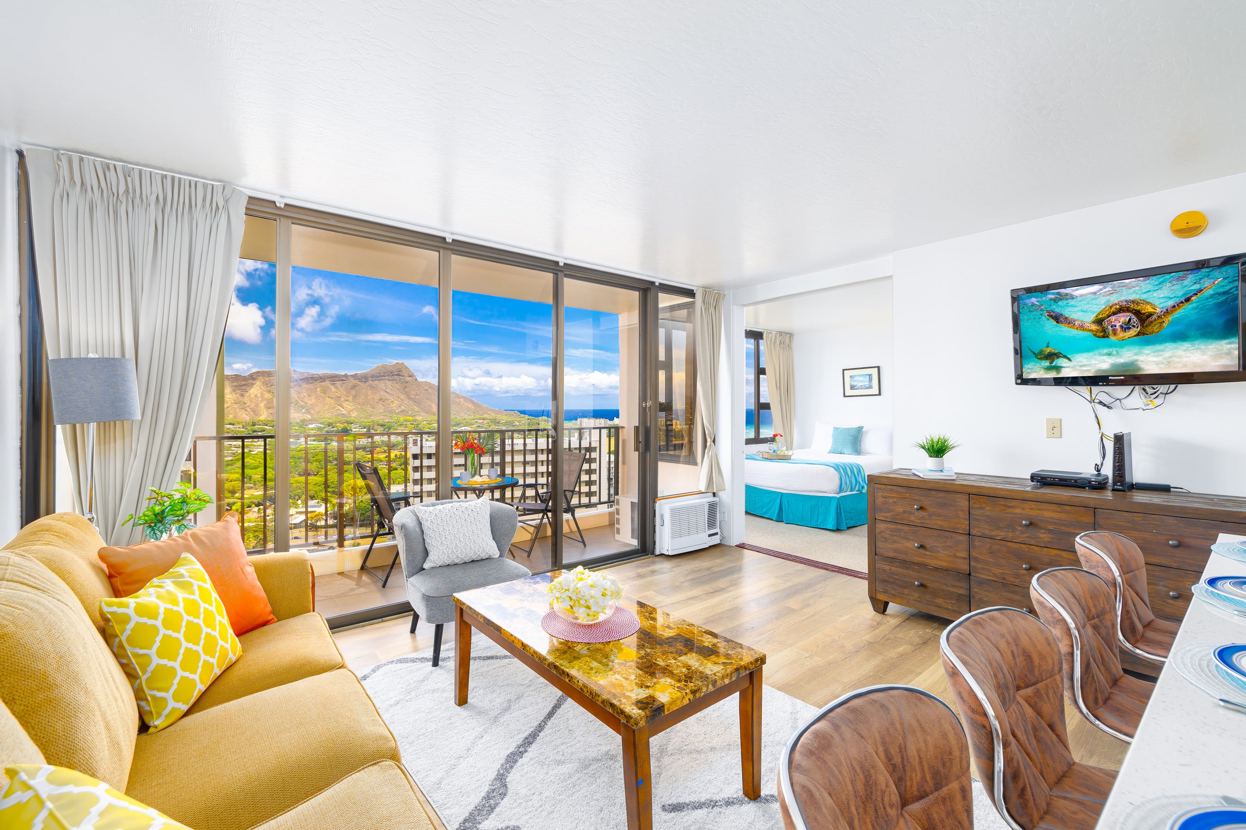 Condo in Honolulu · ★4.79 · 1 bedroom · 3 beds · 1 private bath - Image 3