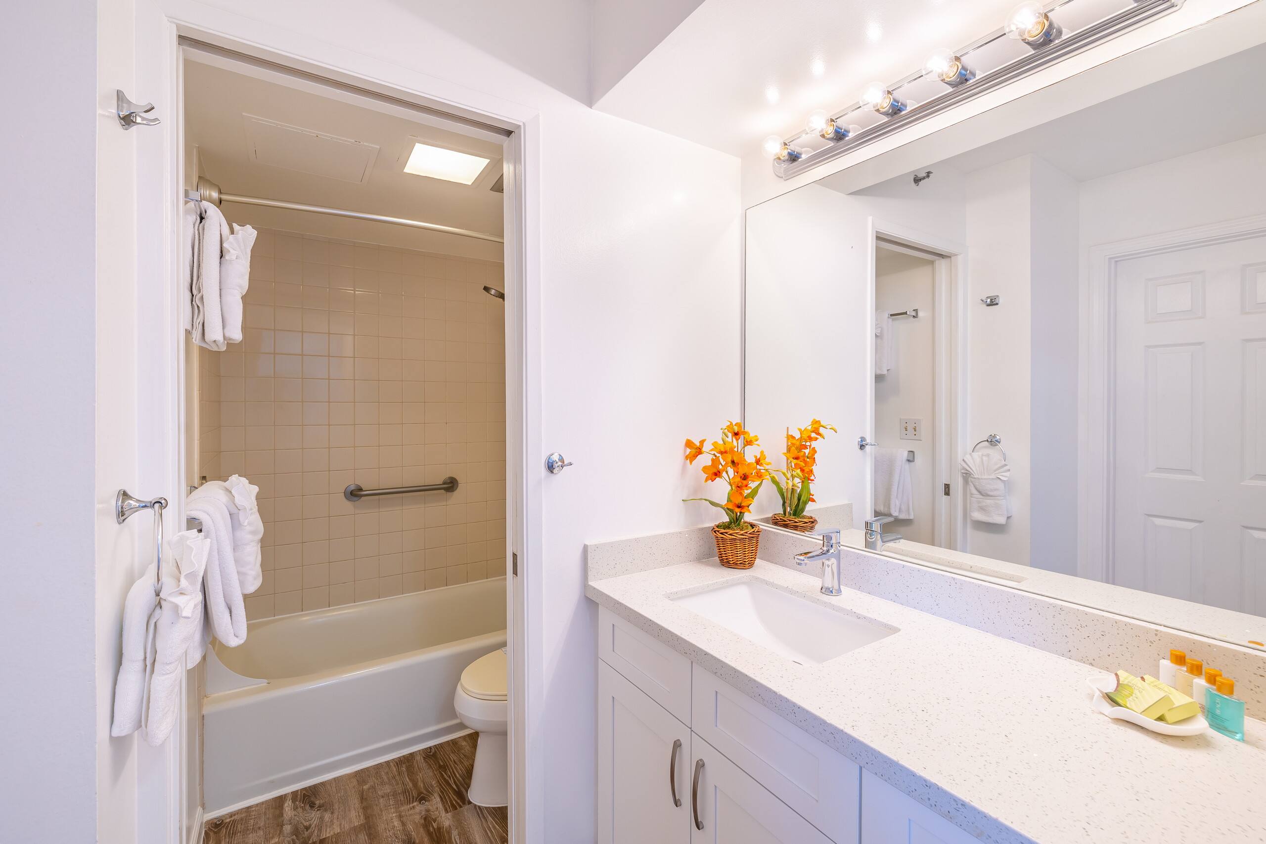 Condo in Honolulu · ★4.79 · 1 bedroom · 3 beds · 1 private bath - Image 12