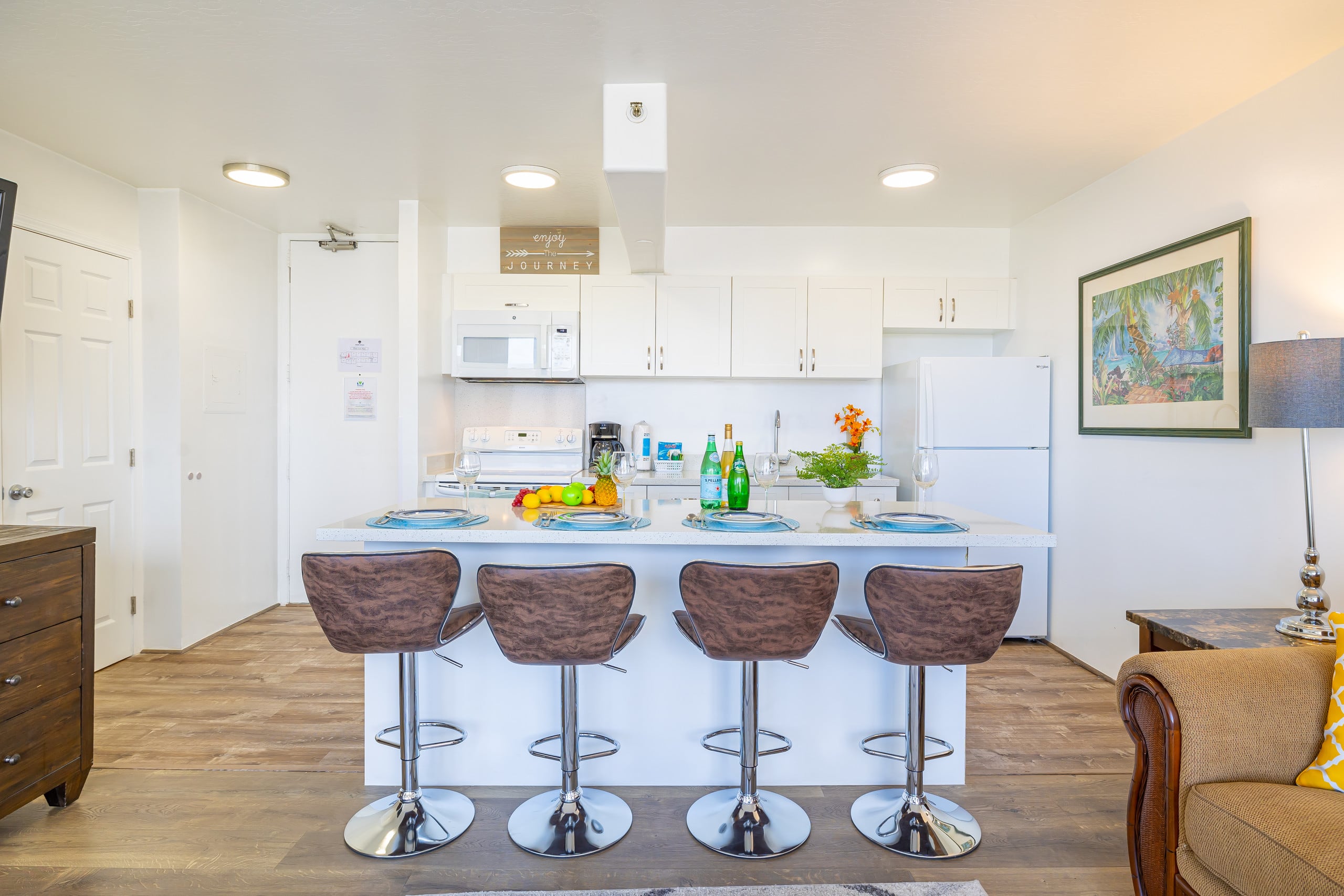 Condo in Honolulu · ★4.79 · 1 bedroom · 3 beds · 1 private bath - Image 7