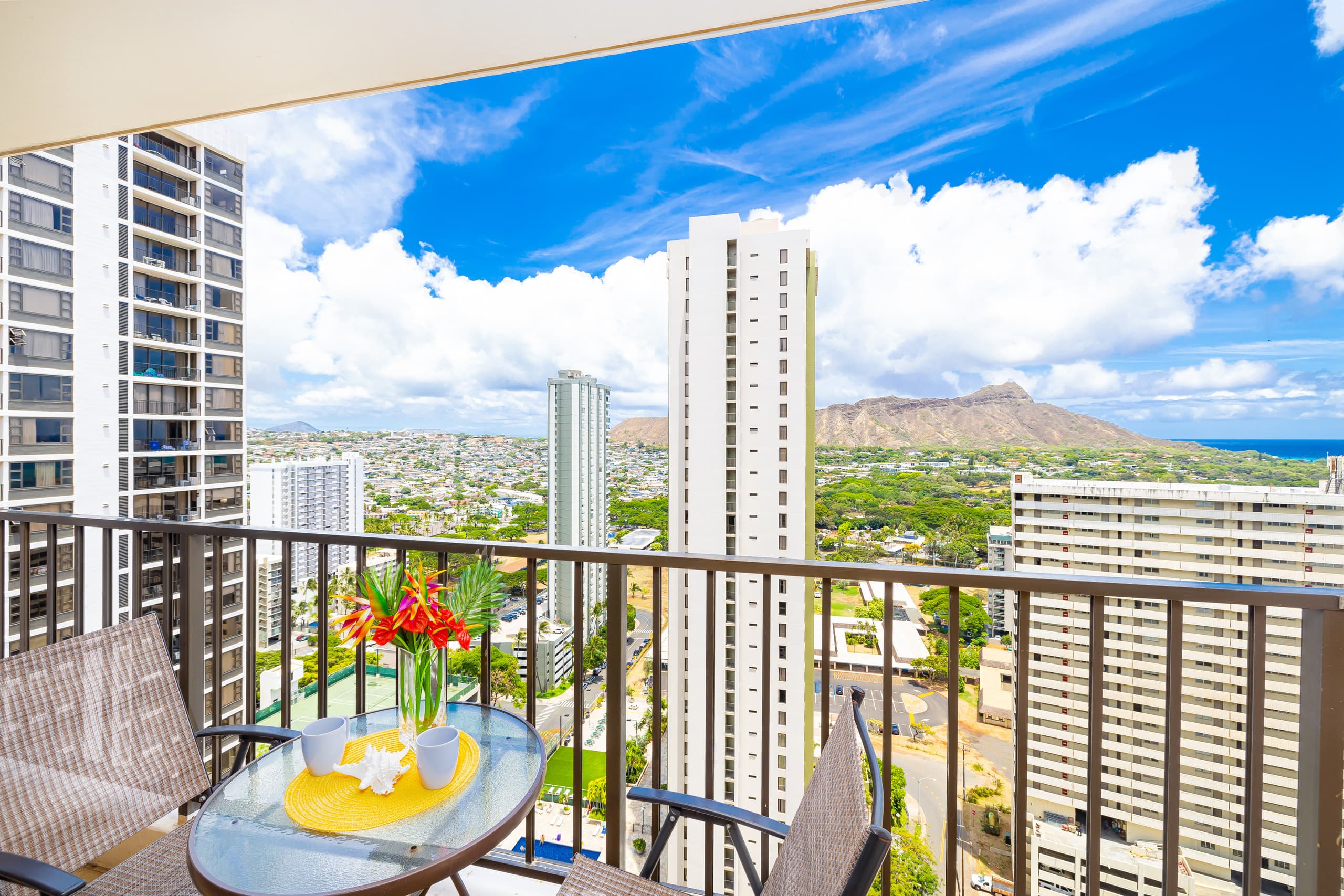 Condo in Honolulu · ★4.79 · 1 bedroom · 3 beds · 1 private bath - Image 17