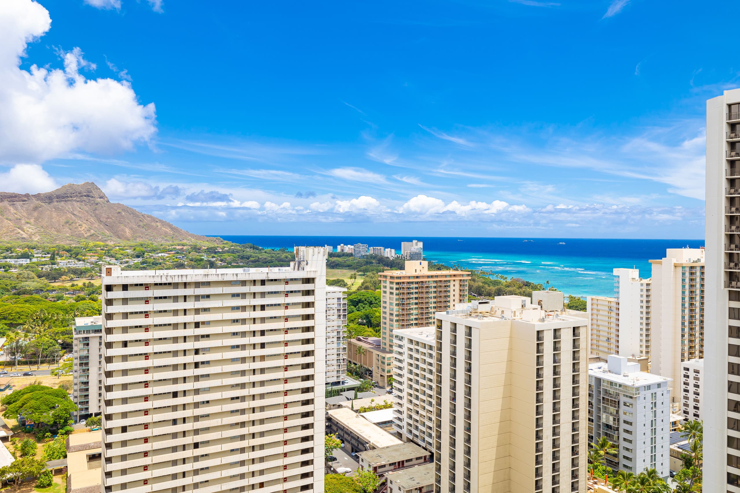Condo in Honolulu · ★4.79 · 1 bedroom · 3 beds · 1 private bath - Image 18