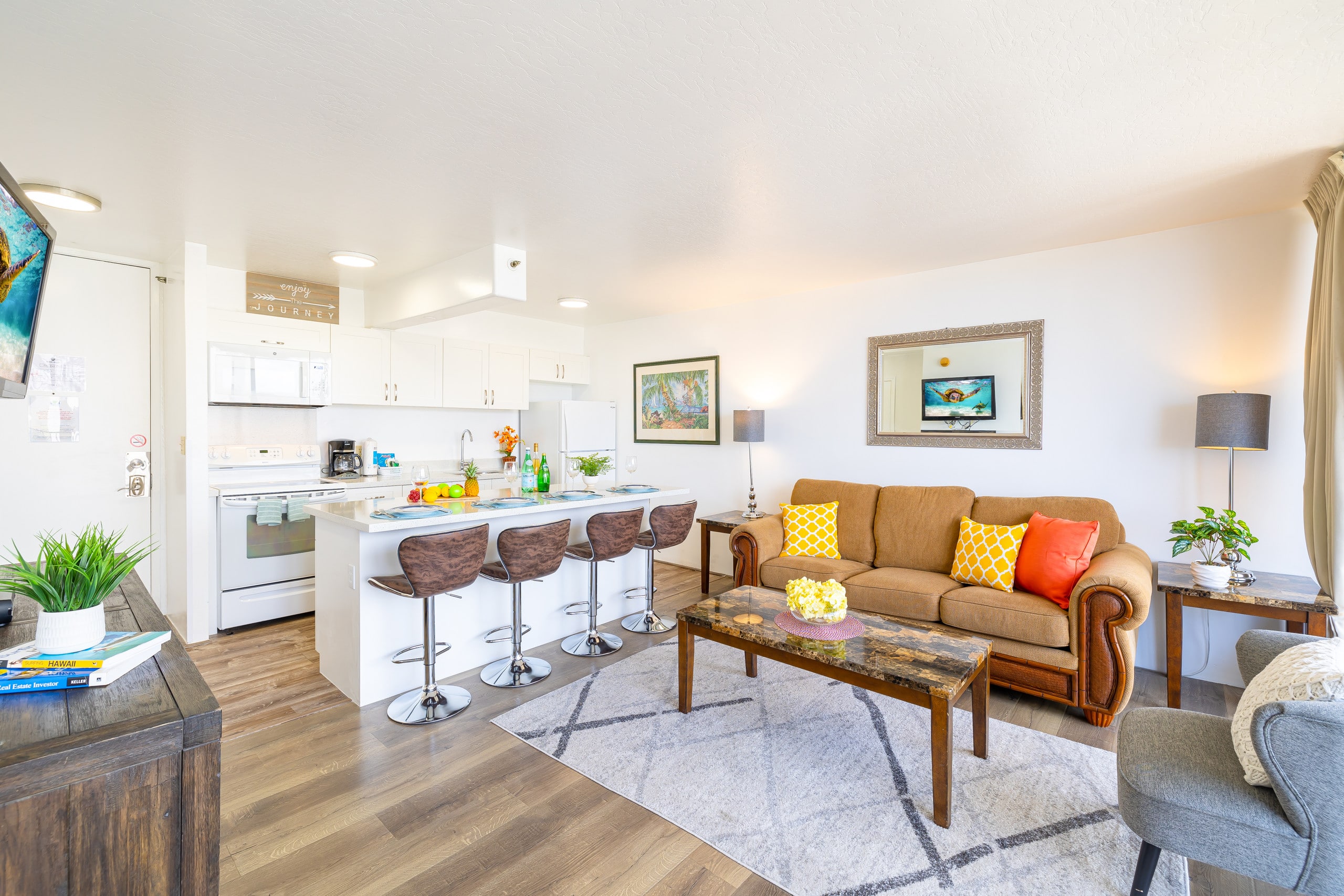 Condo in Honolulu · ★4.79 · 1 bedroom · 3 beds · 1 private bath - Image 5