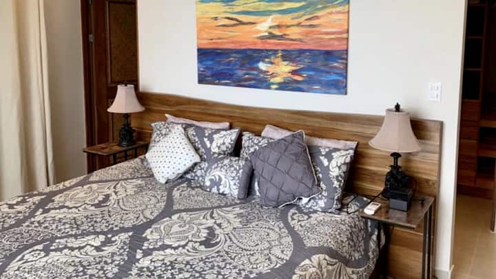 Kingsize-Bett mit eigenem Bad