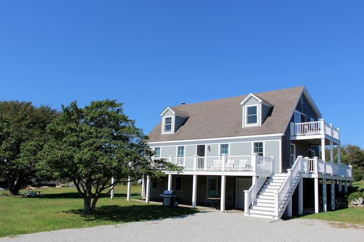 Clean & Newly Renovated 4BR w/Hot tub & AC ❂