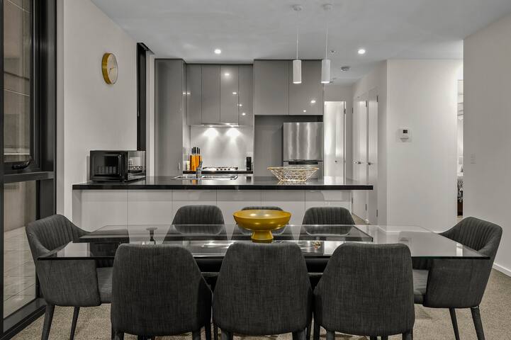 Exclusive Stays – Southbank Podium gallery image 4