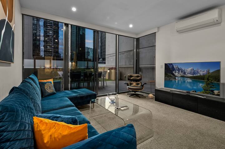 Exclusive Stays – Southbank Podium gallery image 2