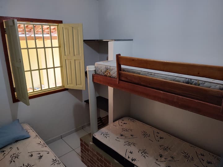 غرفة النوم 2 (سرير فردي + بطابقين)