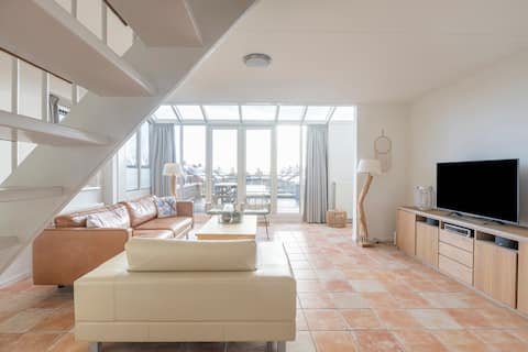 Top performing Airbnb: Wokke apartment at the Lake in Wijk 00 Uitgeest